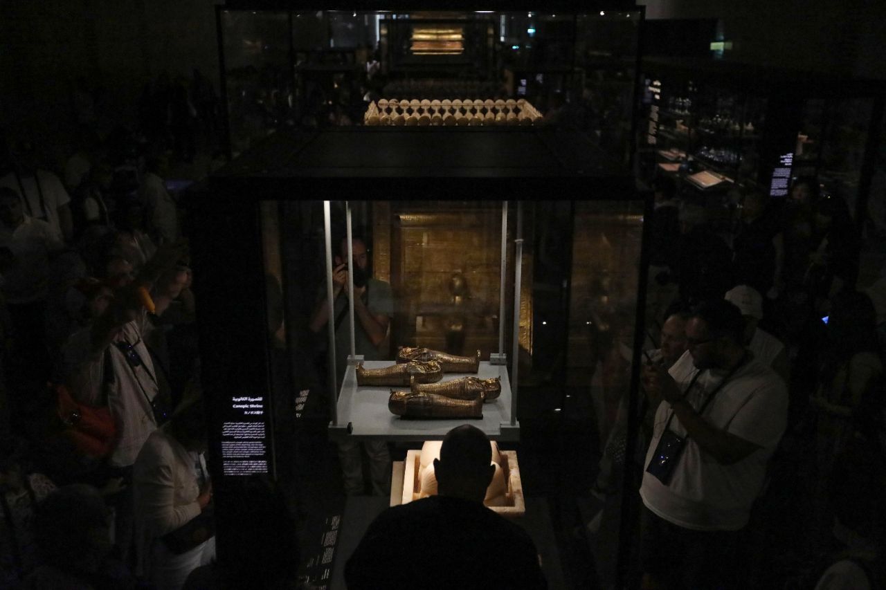 <p>Поглед към гигантския музей до пирамидите в Гиза.</p>