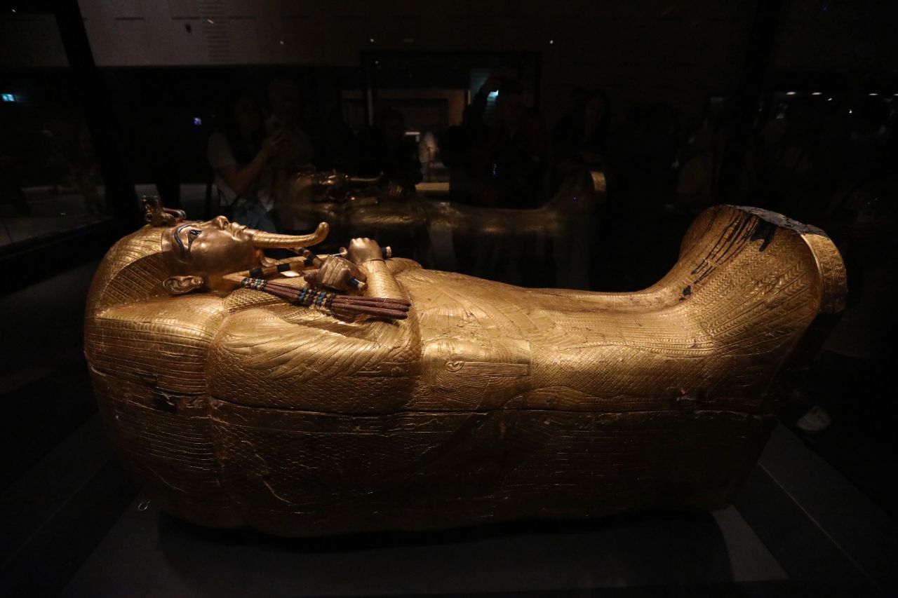 <p>Поглед към гигантския музей до пирамидите в Гиза.</p>