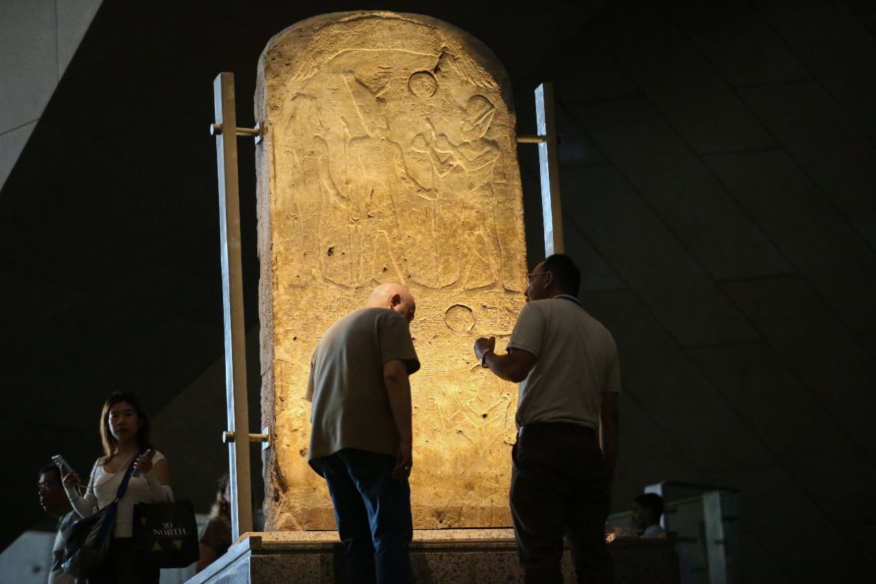 <p>Поглед към гигантския музей до пирамидите в Гиза.</p>