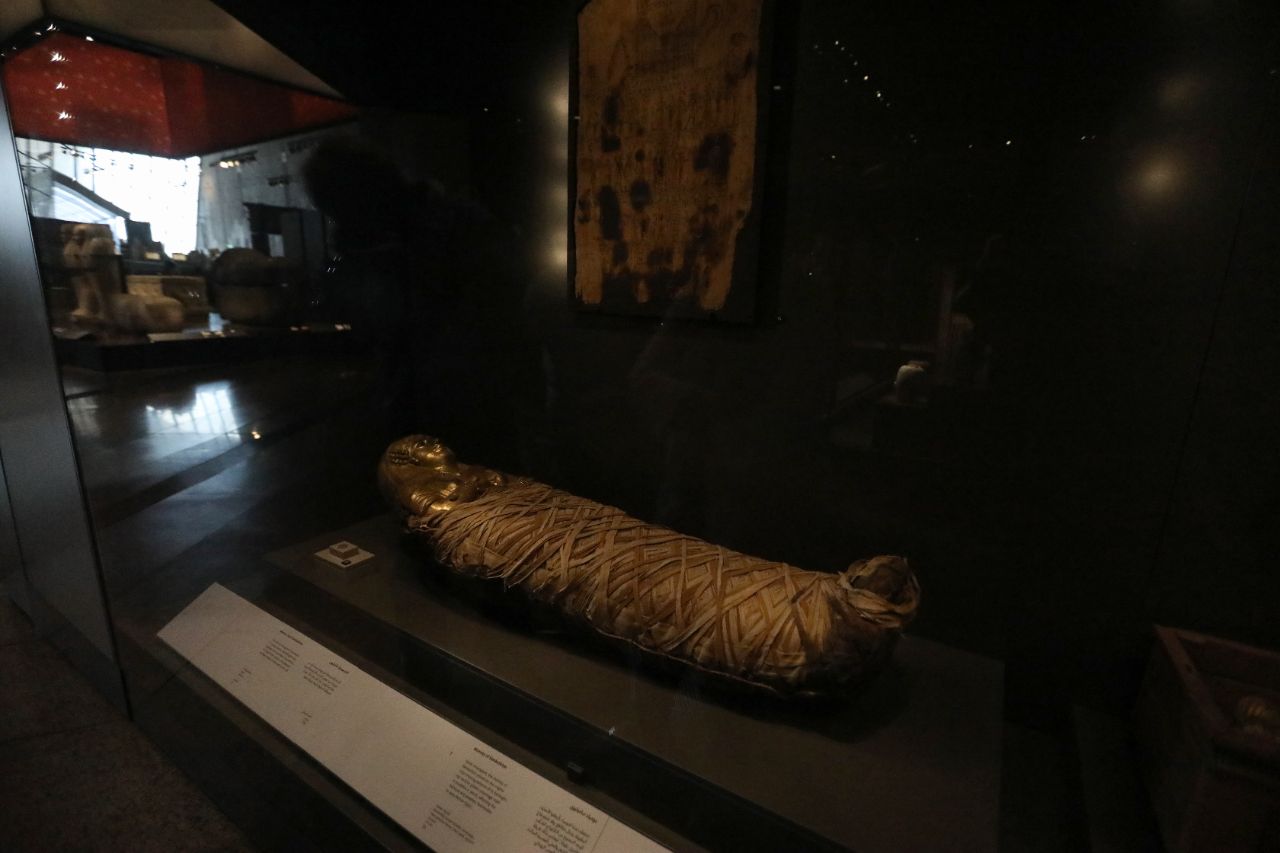 <p>Поглед към гигантския музей до пирамидите в Гиза.</p>