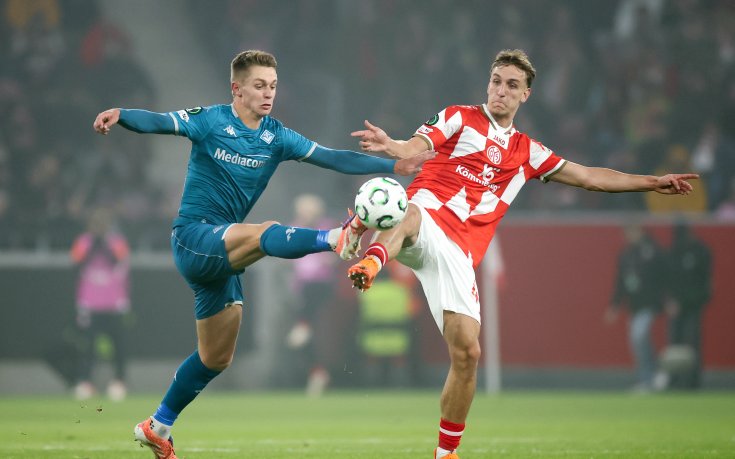 Майнц удължи кризата във Фиорентина с драматична победа