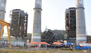 Срутената кула в ТЕЦ Улсан, Южна Корея