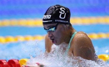 Рекордьорката Камелия Стоименова влиза късно в басейна