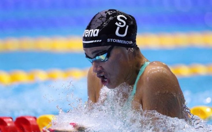 Рекордьорката Камелия Стоименова влиза късно в басейна