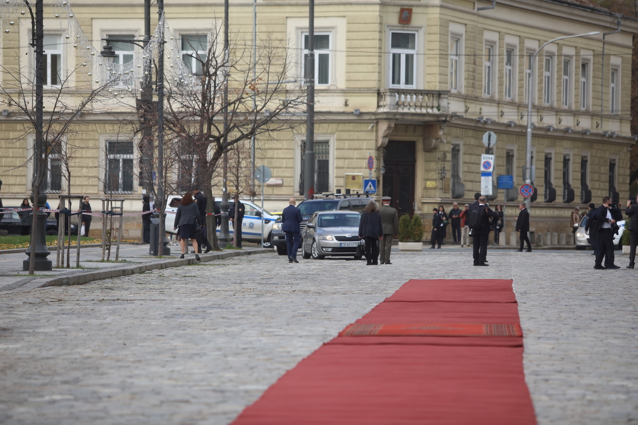 <p>Президентът Радев посрещна ливанския си колега Жозеф Аун в София.</p>