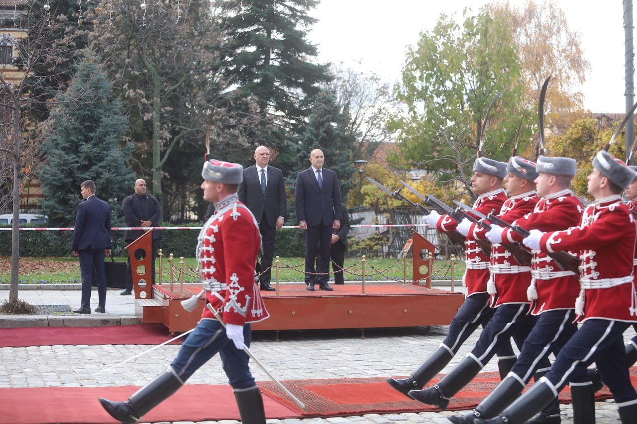 <p>Президентът Радев посрещна ливанския си колега Жозеф Аун в София.</p>