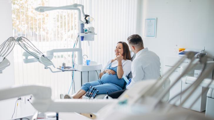 Зъболекар по време на бременност: Защо е добре да го посещавате