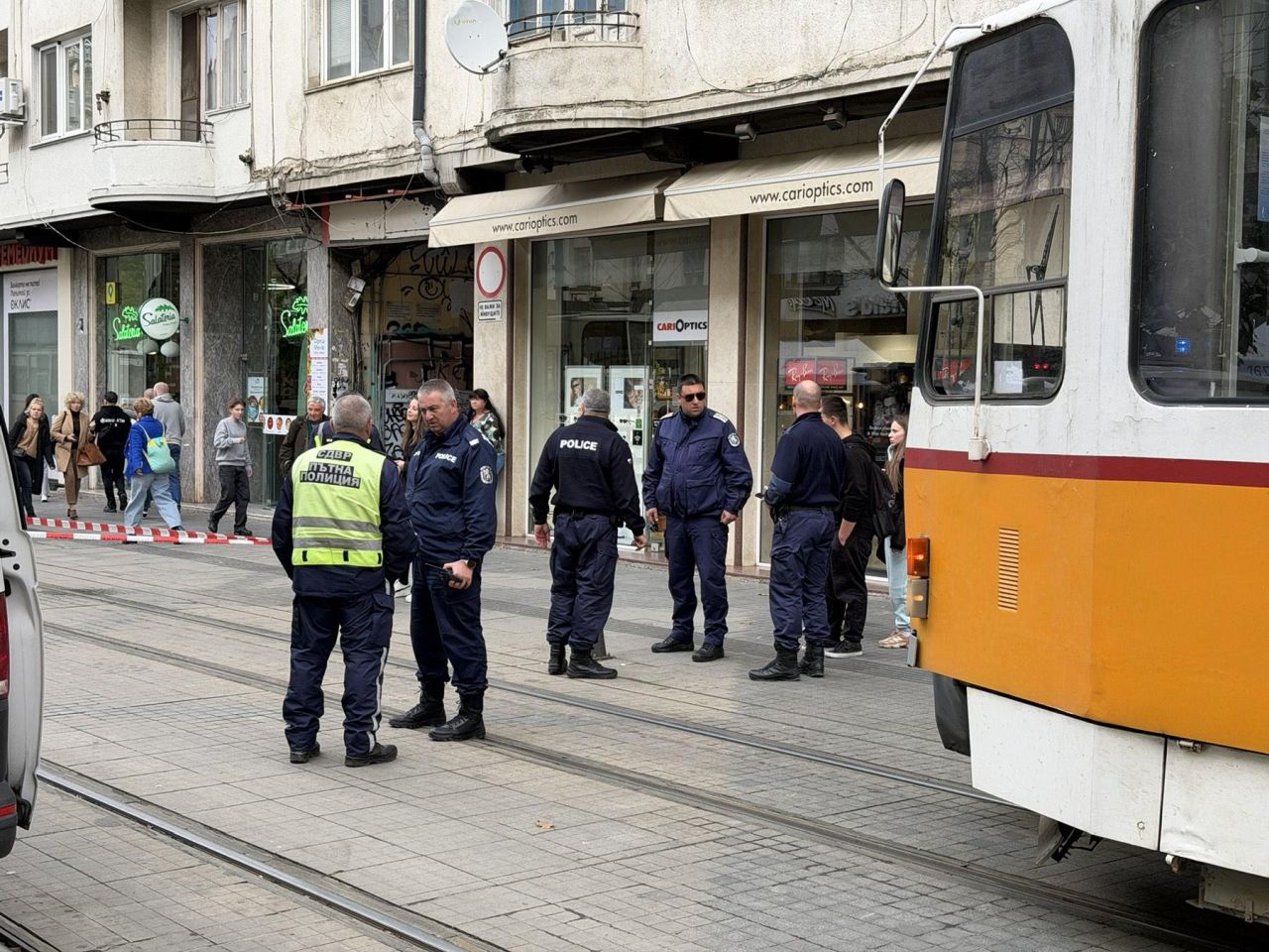Момиче е блъснато от трамвай на ул. "Граф Игнатиев" (ВИДЕО)
