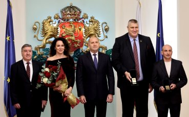 Наши бивши спортисти получиха Почетния знак на президента
