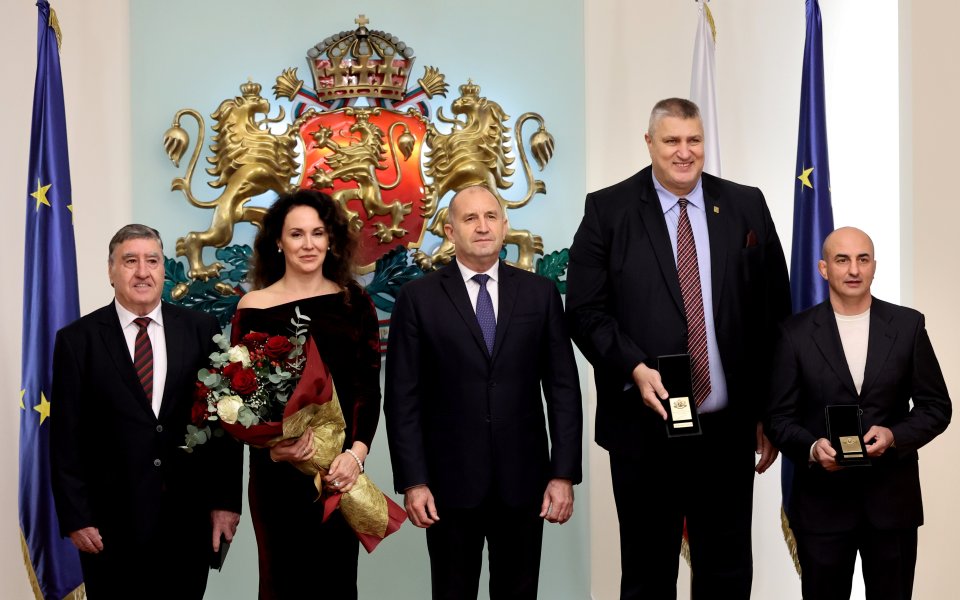 Наши бивши спортисти получиха Почетния знак на президента