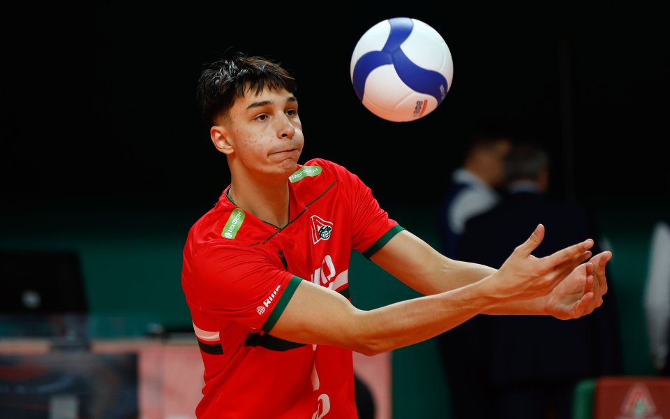 Симеон Николов и Локо Новосибирск удариха и шампиона на Русия