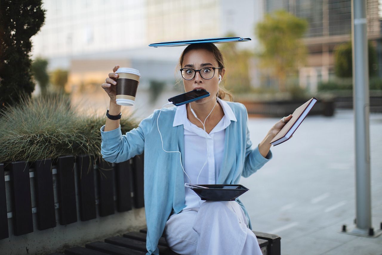 <p><strong>Незабавен мултитаскинг</strong></p>

<p>Сутрешният мултитаскинг е един от навиците, които имат нещастните хора. Щастливите обръщат внимание на сутрешните си рутини и се стремят да бъдат осъзнати, дори в прости задачи като миене на зъби пред огледалото.</p>