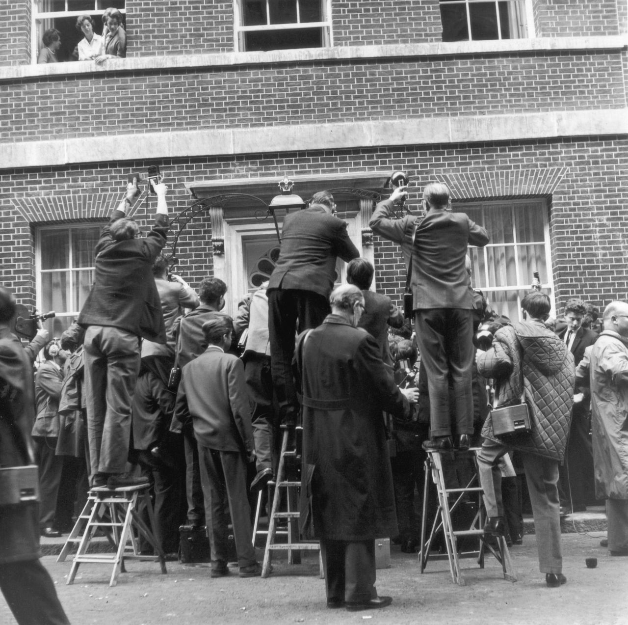 <p>No. 10 Downing Street &ndash; 18 октомври 1963 година&nbsp;</p>