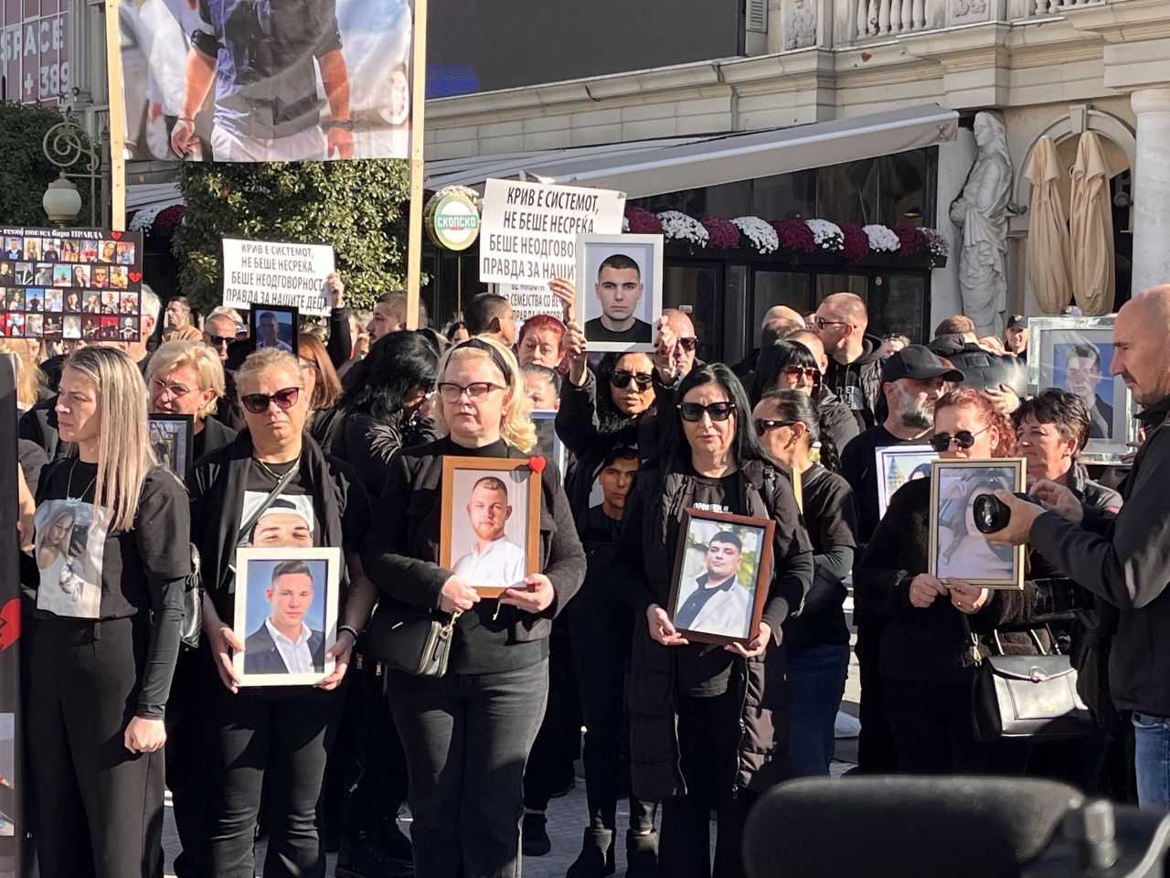 <p>В македонската столица Скопие тръгна &bdquo;Маршът за ангелите&ldquo; &ndash; протестно шествие в памет на 63-мата младежи, загинали при пожара в дискотека &bdquo;Пулс&ldquo; в Кочани на 16-ти март тази година.</p>