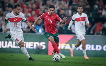 Капитанът на Турция се контузи срещу България