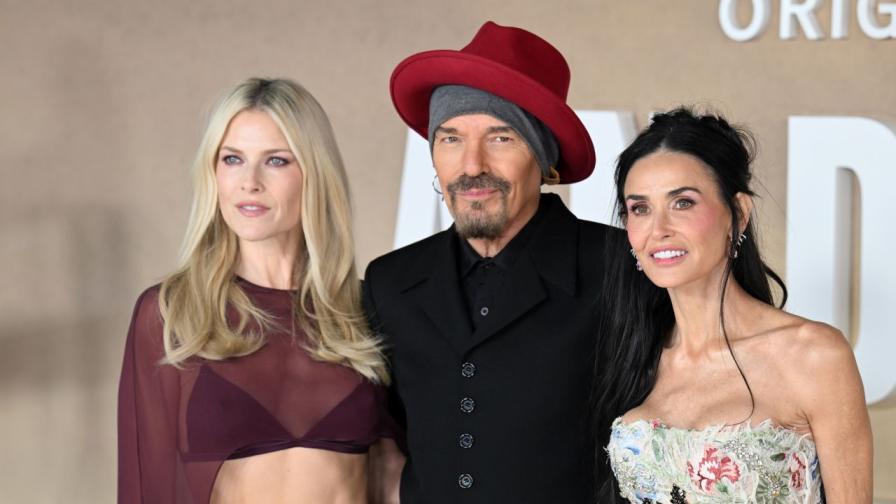 Деми Мур спира дъха с бродирана рокля на...