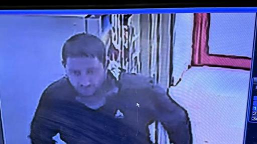 Мъж задигна скъпа техника от студиото на ансамбъл „Чинари” (ВИДЕО)