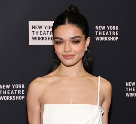 Момичета пригответе се — традиционните дънки официално се изместиха от