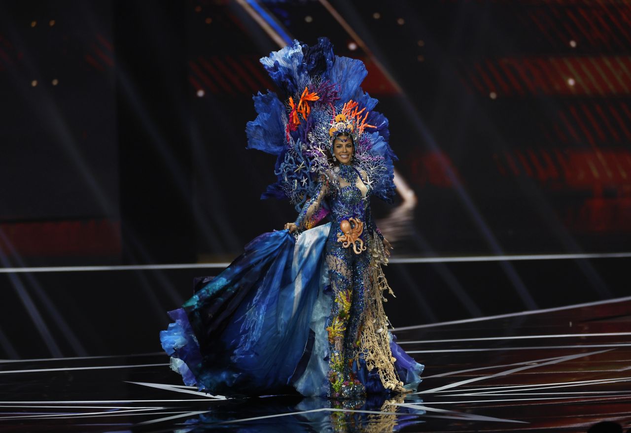 <p>Мис Бонер</p>