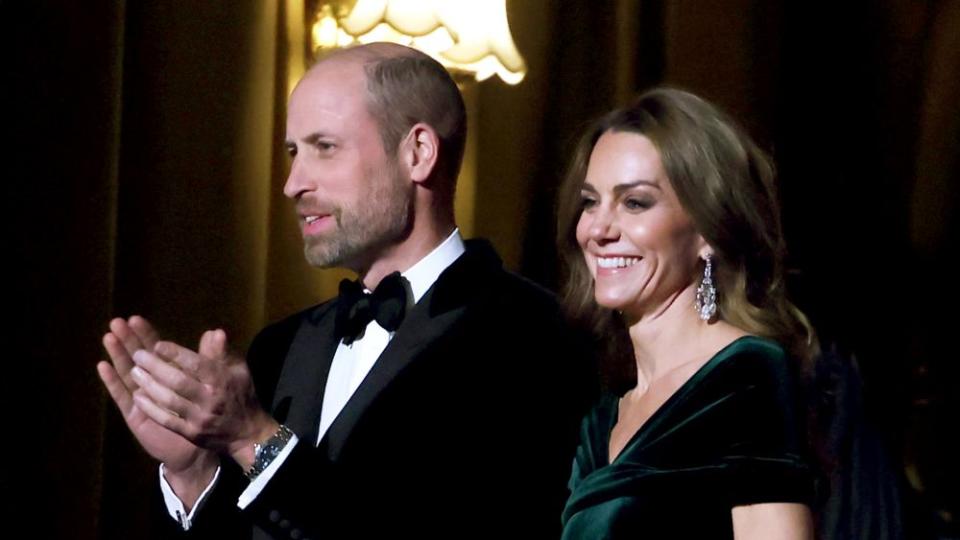 Кралско завръщане: Кейт и Уилям сияят на Royal Variety Performance 2025 