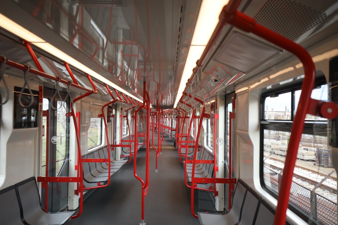 <p>Новите метровлакове на София бяха представени днес. Съставите ще заменят най-старите руски влакове, движещи се по линии 1, 2 и 4, и ще спомогнат за намаляване на интервала за движение по втора метролиния след пускането в експлоатация на новата метростанция &bdquo;Панчо Владигеров&ldquo;, разположена между станциите &bdquo;Сливница&ldquo; и &bdquo;Обеля&ldquo;.</p>