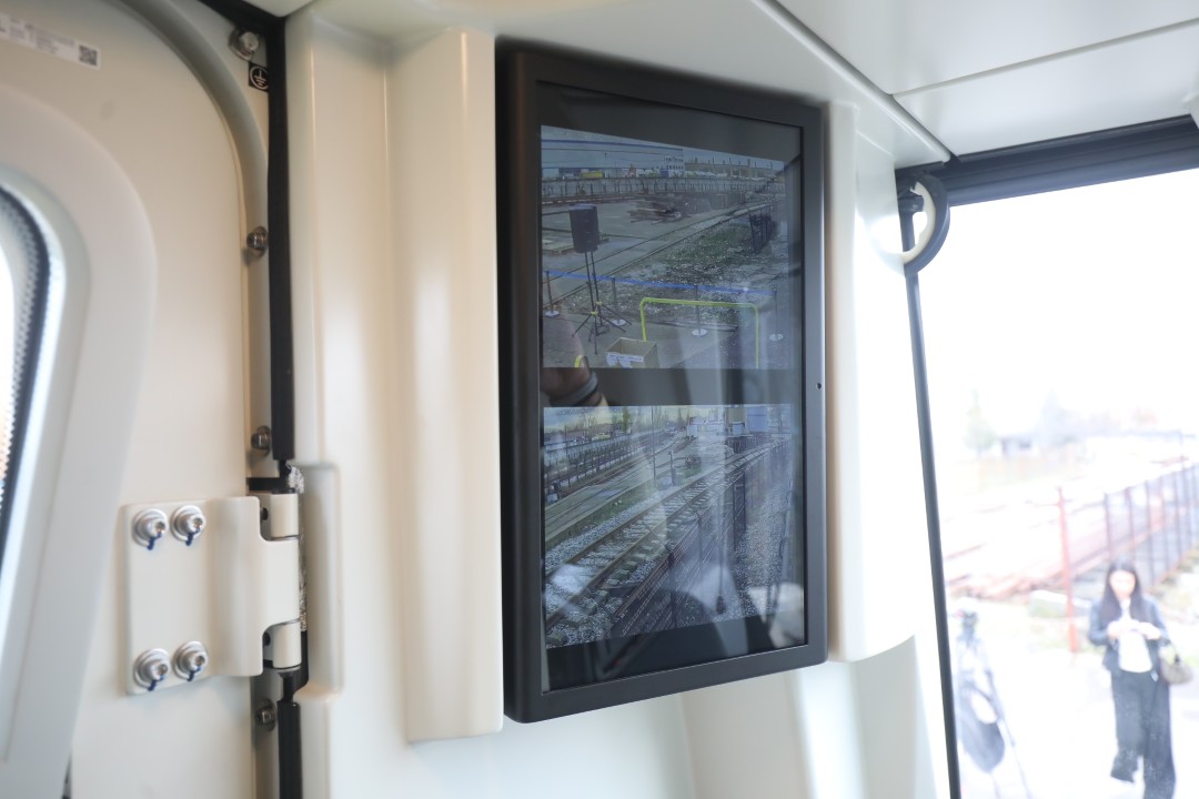 <p>Новите метровлакове на София бяха представени днес. Съставите ще заменят най-старите руски влакове, движещи се по линии 1, 2 и 4, и ще спомогнат за намаляване на интервала за движение по втора метролиния след пускането в експлоатация на новата метростанция &bdquo;Панчо Владигеров&ldquo;, разположена между станциите &bdquo;Сливница&ldquo; и &bdquo;Обеля&ldquo;.</p>