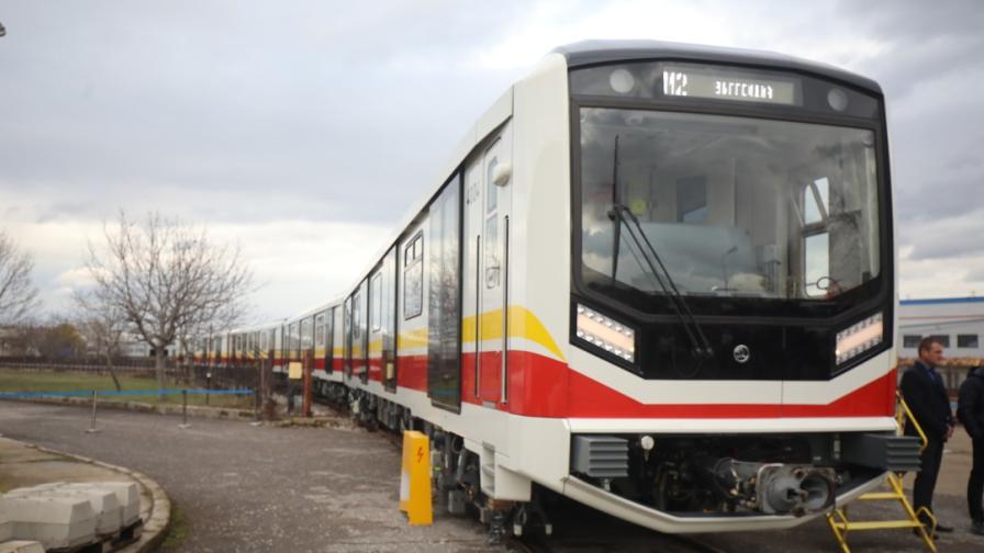 Представиха новите мотриси на метрото (СНИМКИ)