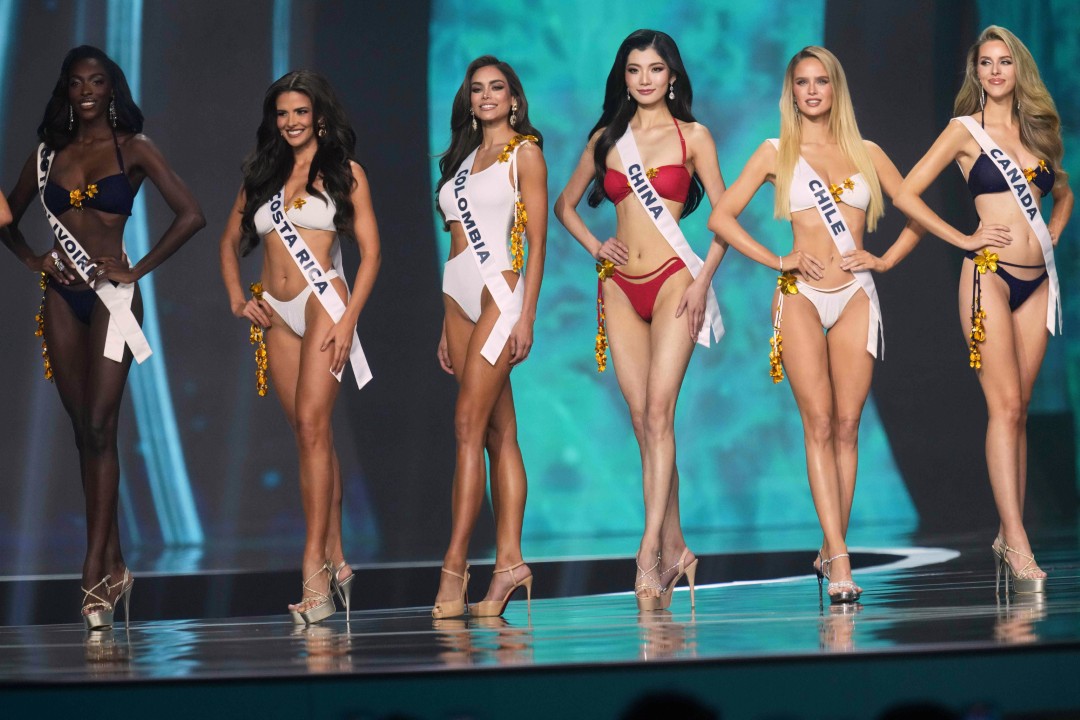 <p>&quot;Мис Мексико&quot; Фатима Бош беше коронясана за новата &quot;Мис Вселена&quot; в Тайланд, с което бе поставен финал на един от най-скандалните сезони в историята на конкурсите за красота.</p>