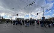Срещу промените в паркирането: Протестиращи в София образуваха жива верига и затвориха цяло кръстовище