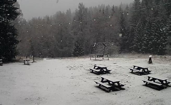 Сняг заваля на Витоша (ВИДЕО)