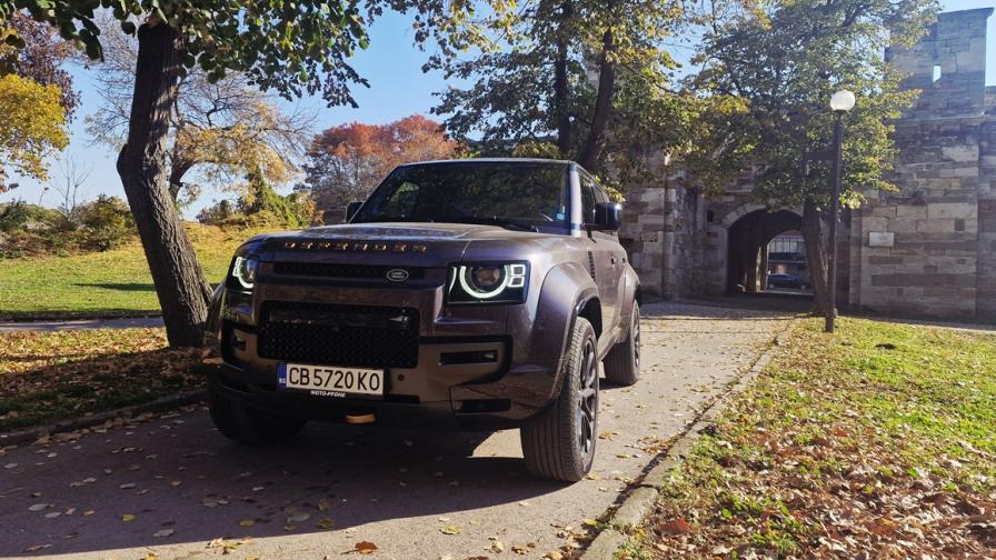 <p>LR Defender Octa: Тестваме най-бързия тежък офроудър в света</p>