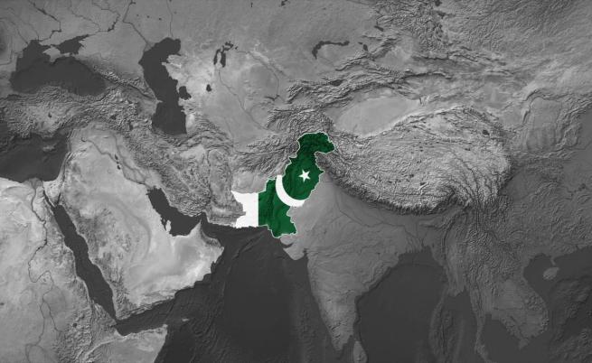 Самоубийствен атентат разтърси Пакистан, най-малко три жертви