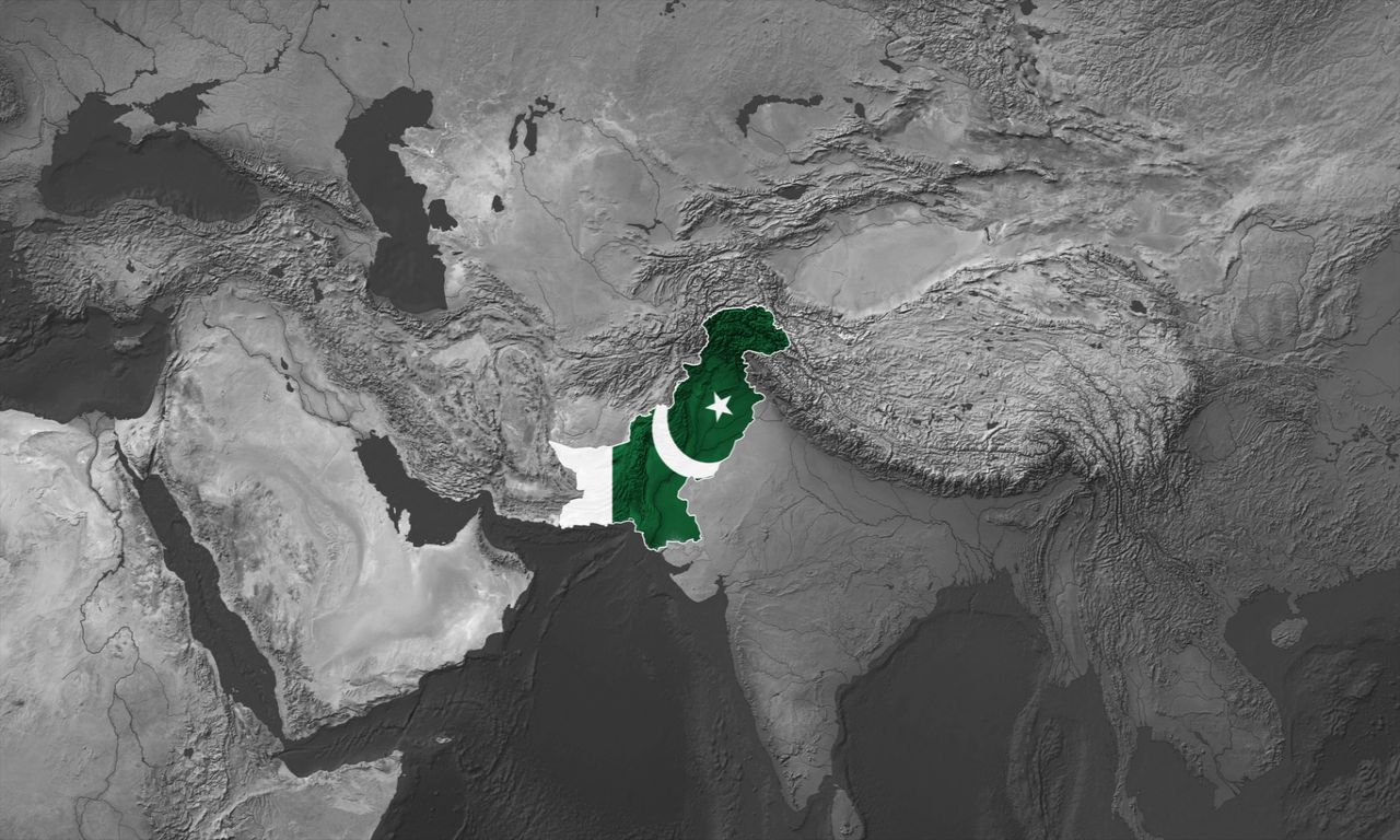 Самоубийствен атентат разтърси Пакистан, най-малко три жертви