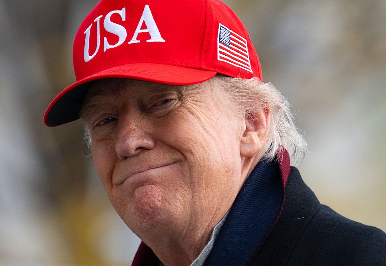 <p>Президентът на САЩ Доналд Тръмп пристигна на южната поляна на Белия дом на 22 ноември 2025 г. във Вашингтон, окръг Колумбия. Тръмп посети Joint Base Andrews в окръг Принс Джордж, Мериленд, за да обиколи голф игрището, разположено в базата</p>