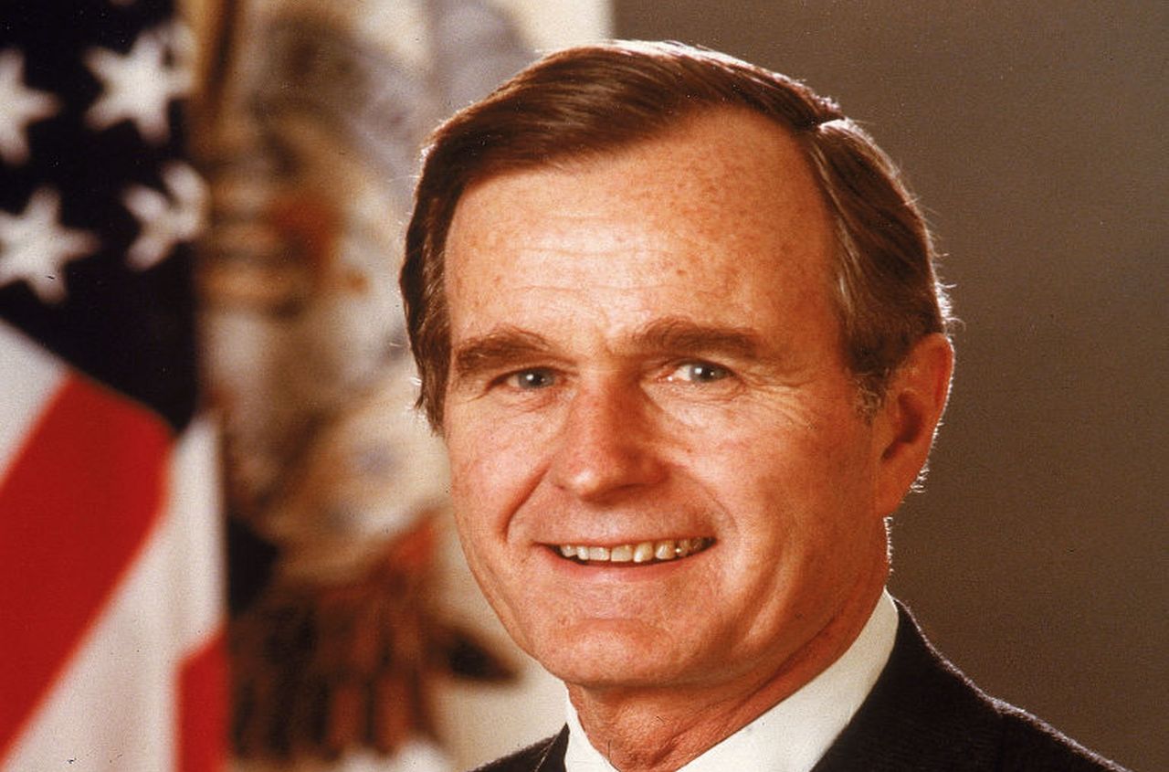 Документален филм: Президентът Джордж Буш е потвърдил тайна среща с извънземни пред учен