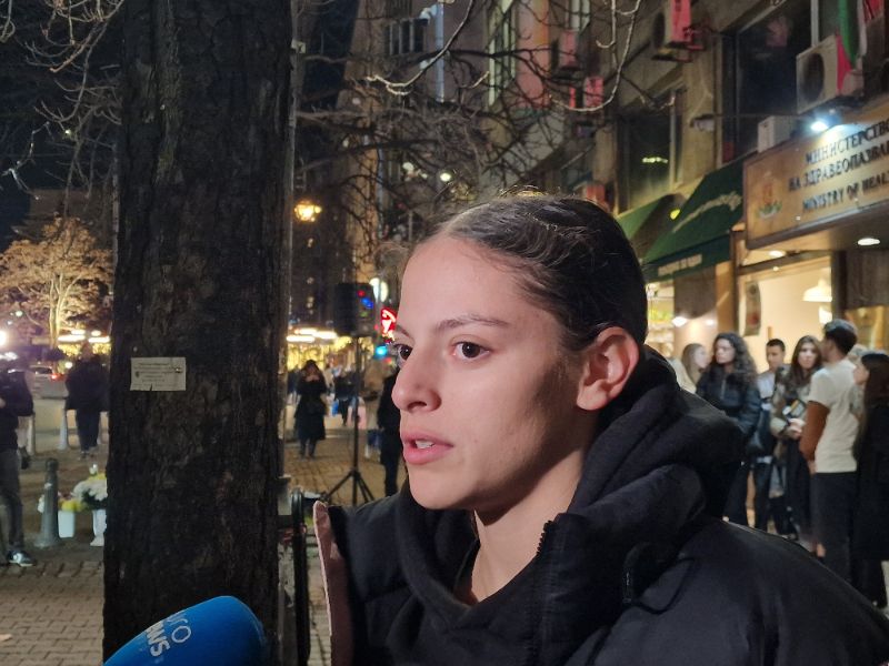 <p>Протестиращи студенти по медицина и лекари специализанти блокираха движението на Орлов мост.</p>