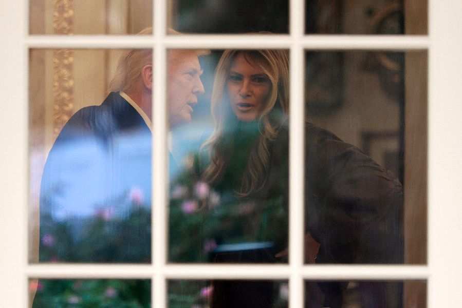 <p>Тръмп помилва пуйки, но не пощади политическите си опоненти.</p>