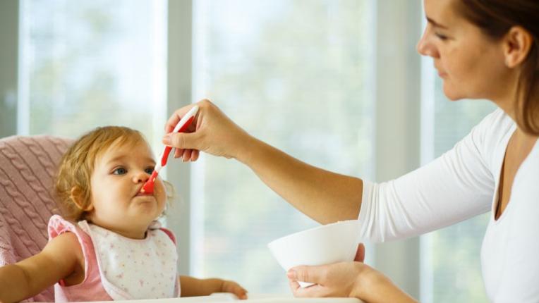 Колко хранения трябва да има бебето на 6 <b>месеца</b>?