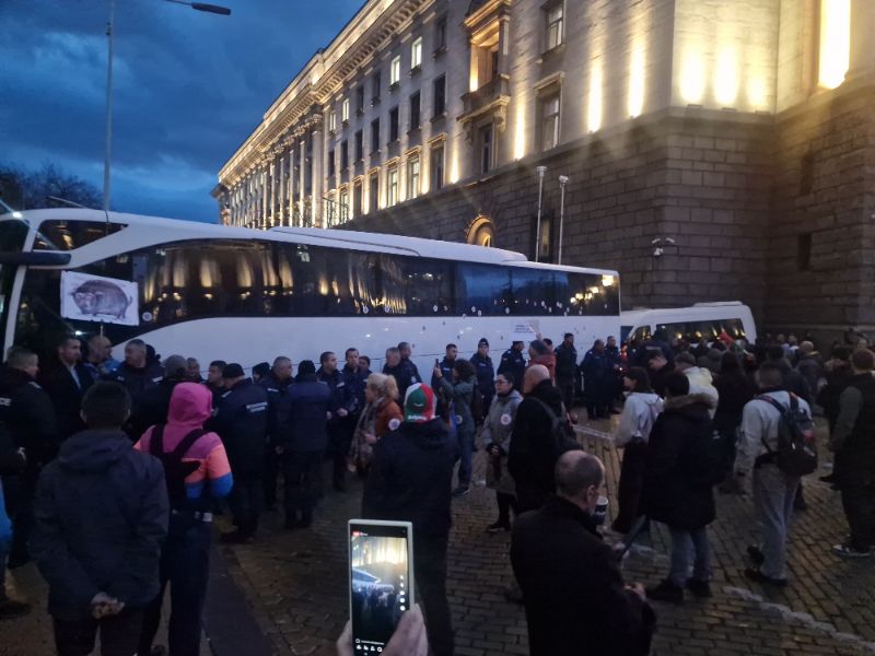 <p>Протест срещу Бюджет 2026 - &quot;Триъгълникът на властта&quot; под обсада.</p>