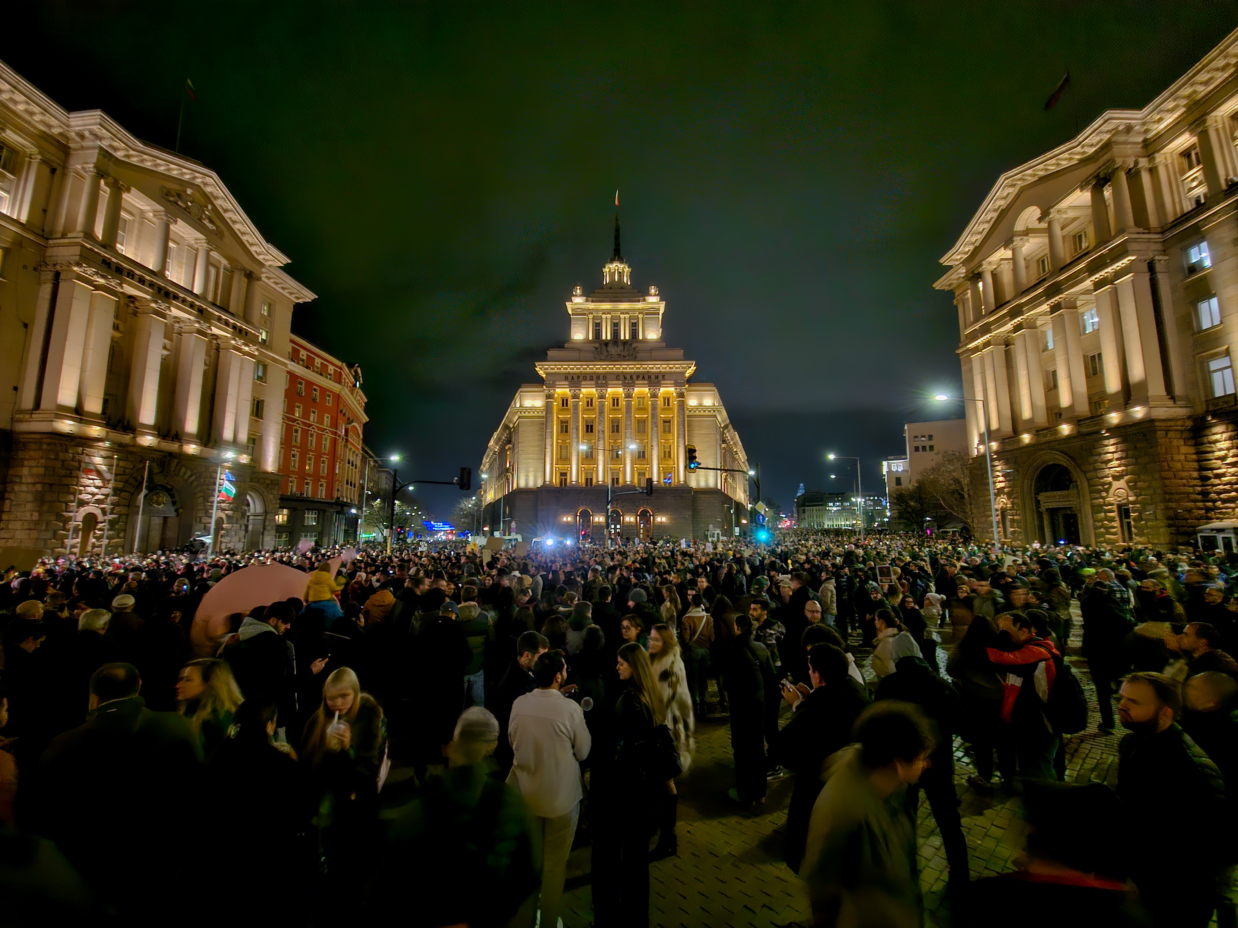 В два поредни дни: ПП-ДБ и "ДПС-Ново начало" призовават за митинги в цялата страна