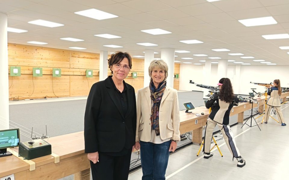 Весела Лечева и Ясна Шекарич дадоха старт на първия европроект в спортната стрелба