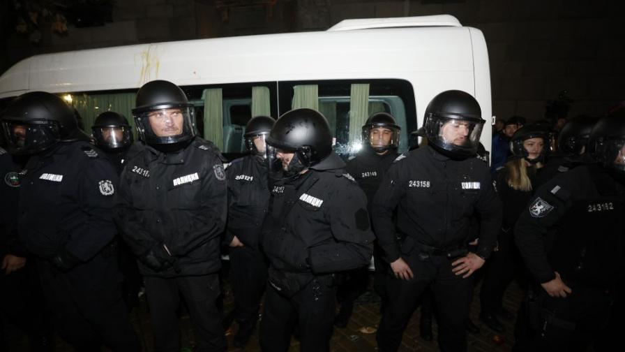 <p>Нови видеа от протеста в &quot;Триъгълника на властта&quot; разбуниха социалните мрежи</p>