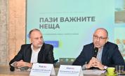 Изпълнителните директори на ЗК ЛЕВ ИНС АД Владислав Милев и Валентин Илиев представят социално отговорната кампания „Пази Важните Неща“