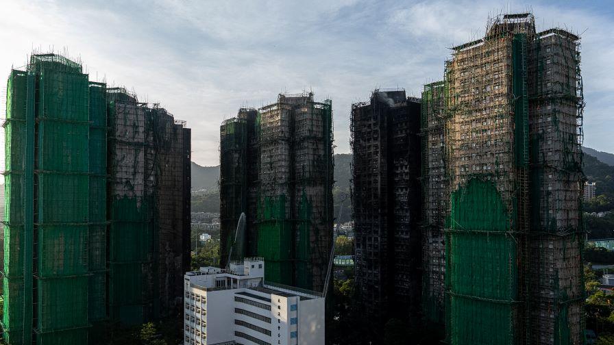 Жертвите на пожара в Хонконг са вече 94, ранените са около 80