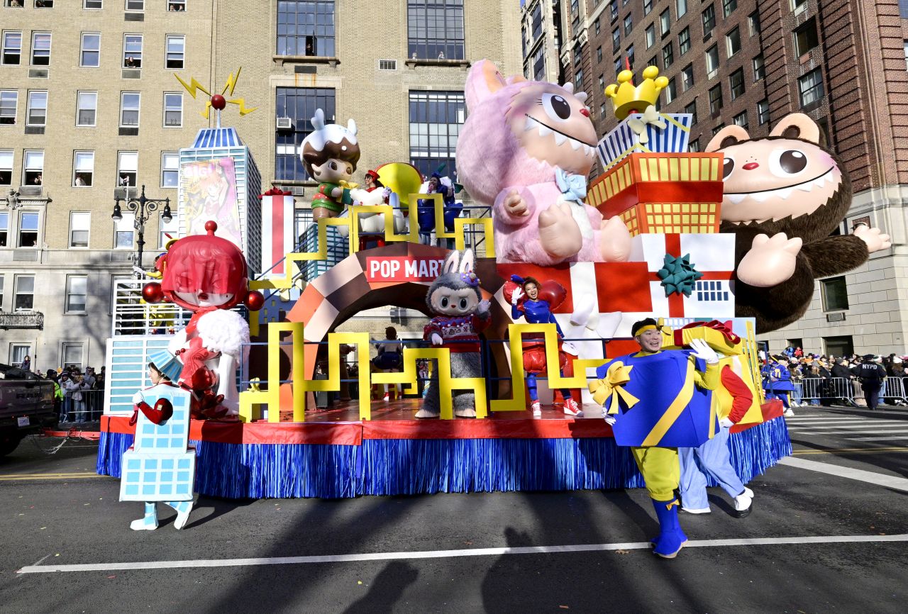 <p>Гигантски Спайдър-мен, Миньони и Спондж Боб превзеха Ню Йорк! Епични кадри от 99-ия парад на Macy&rsquo;s, каквито не сте виждали</p>
