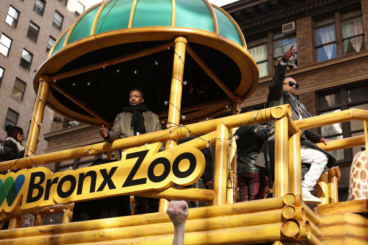 <p>Гигантски Спайдър-мен, Миньони и Спондж Боб превзеха Ню Йорк! Епични кадри от 99-ия парад на Macy&rsquo;s, каквито не сте виждали</p>