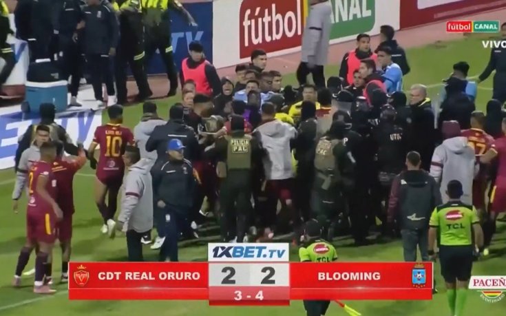 ВИДЕО: Брутално меле на мач в Боливия, показаха 17 червени картона