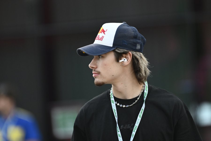 Никола Цолов дебютира във Формула 2 на пистата Лусаил в1