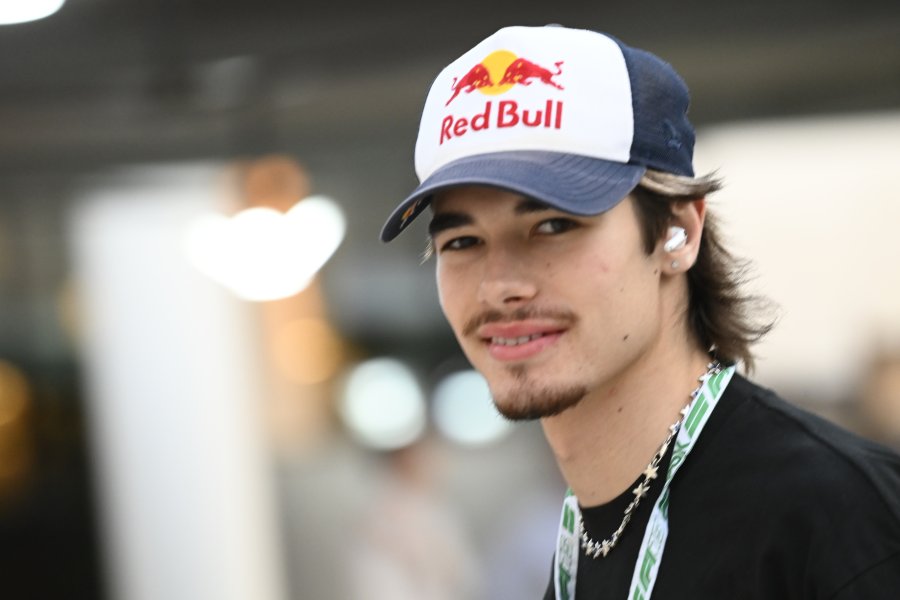 Никола Цолов дебютира във Формула 2 на пистата Лусаил в1