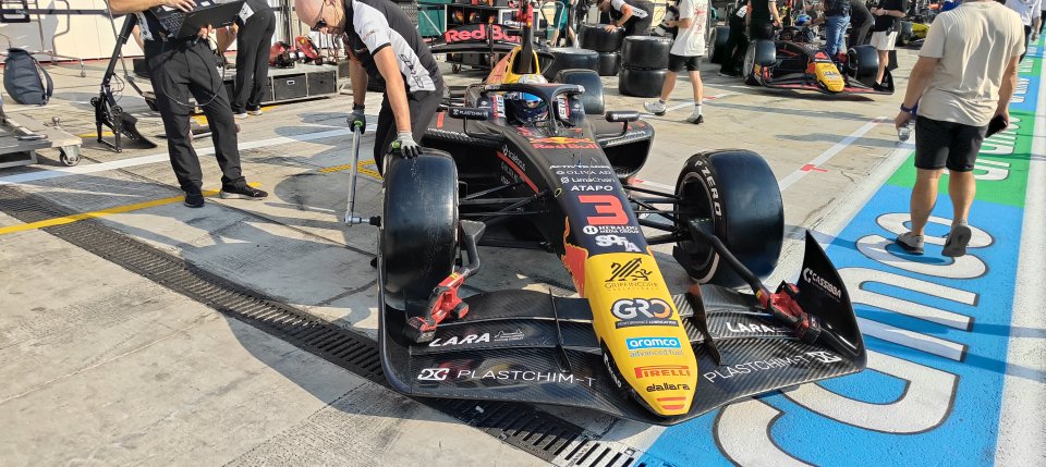 Никола Цолов дебютира във Формула 2 на пистата Лусаил в1